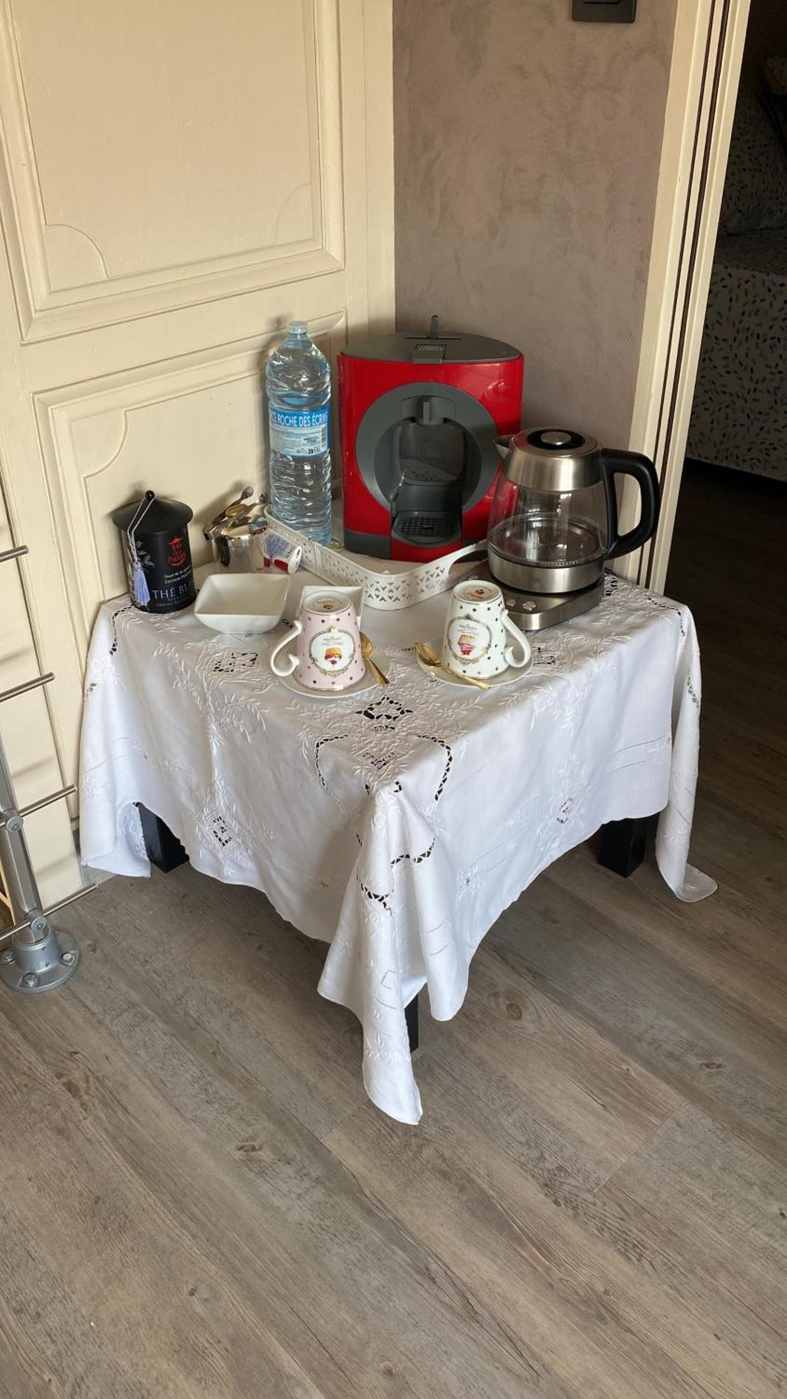 Une Parenthese Fleurie La Heuniere Esterno foto