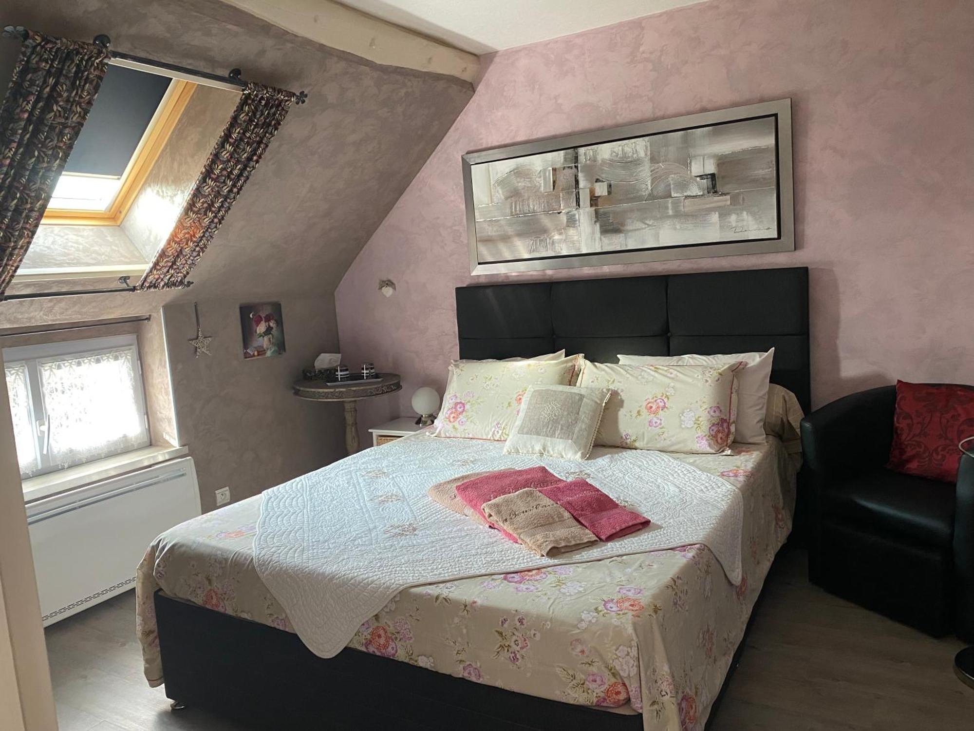 Une Parenthese Fleurie La Heuniere Esterno foto