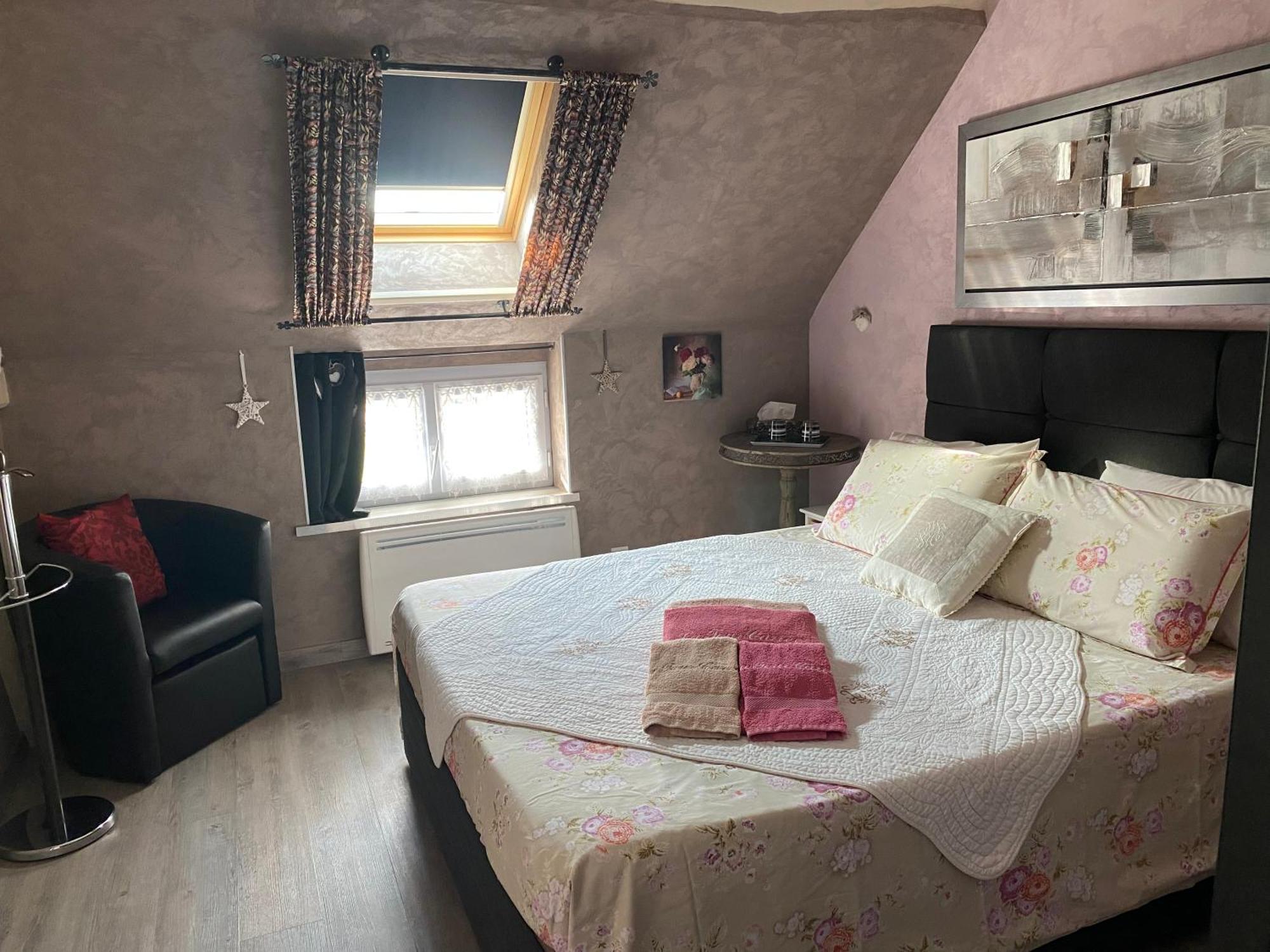 Une Parenthese Fleurie La Heuniere Esterno foto