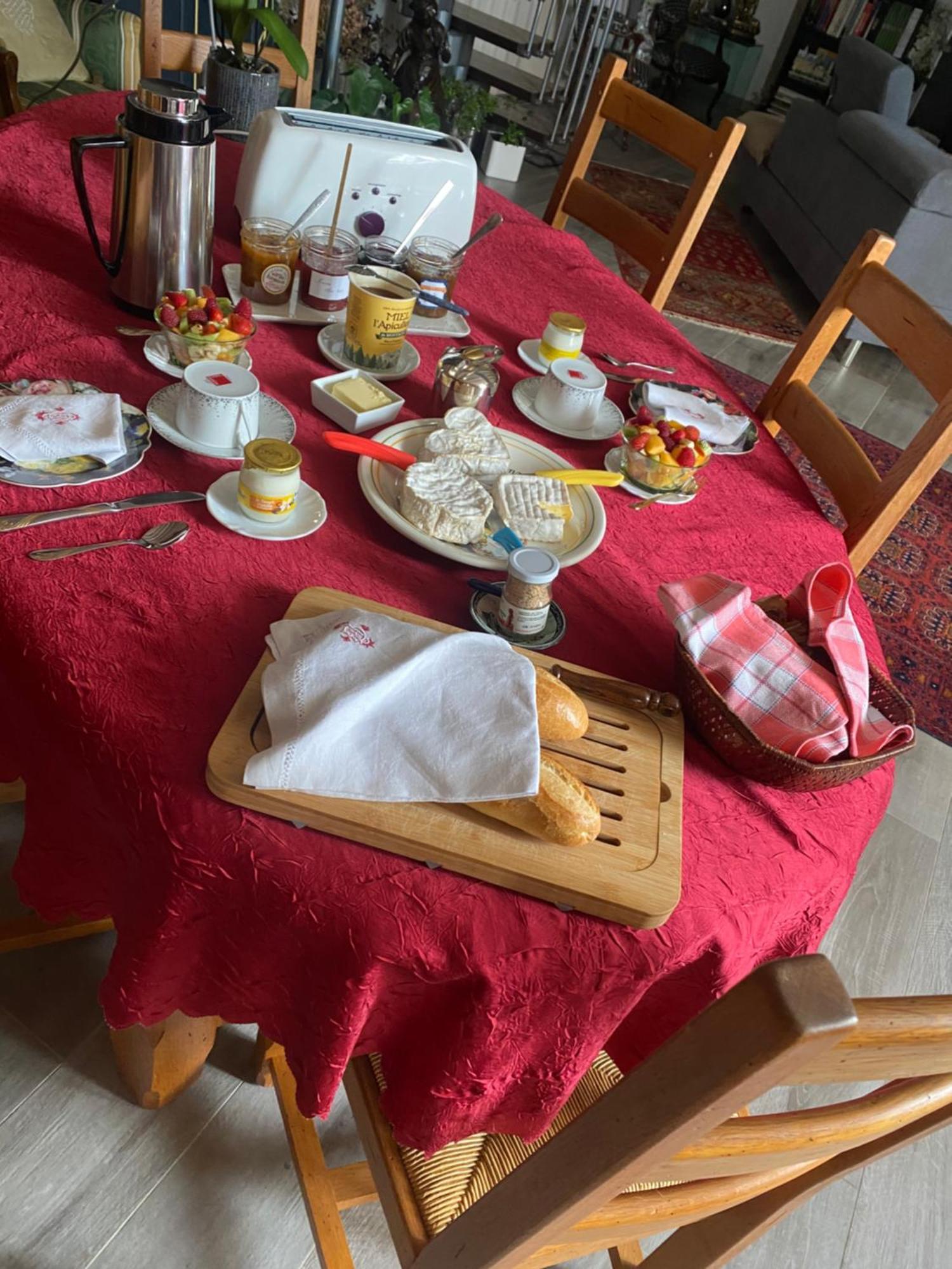 Une Parenthese Fleurie La Heuniere Esterno foto